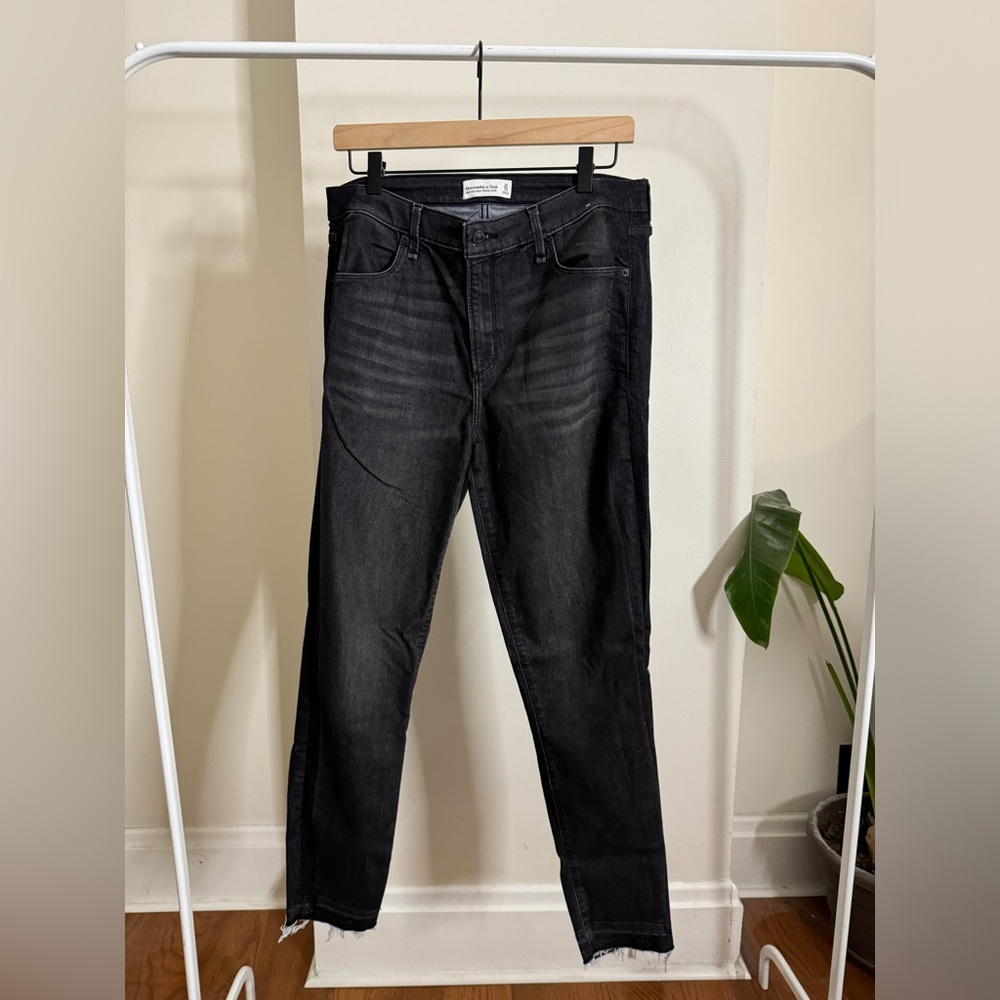 Abercrombie & Fitch High-Rise Super Skinny Ankle Jean - Women’s Size 31L